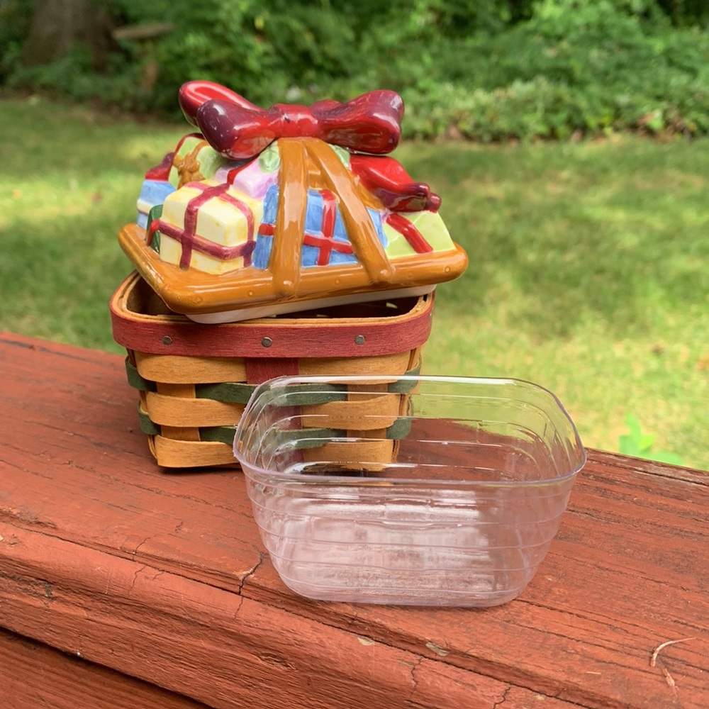 Longaberger 2006 XS Little Gifts Basket with ceramic topper - Picture 8 of 12